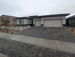featured image of 1039 Forest Falcon Dr