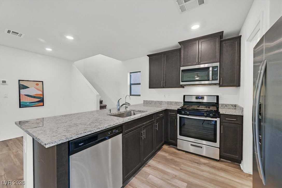 2212 Langmore St - Photo 5 of 22