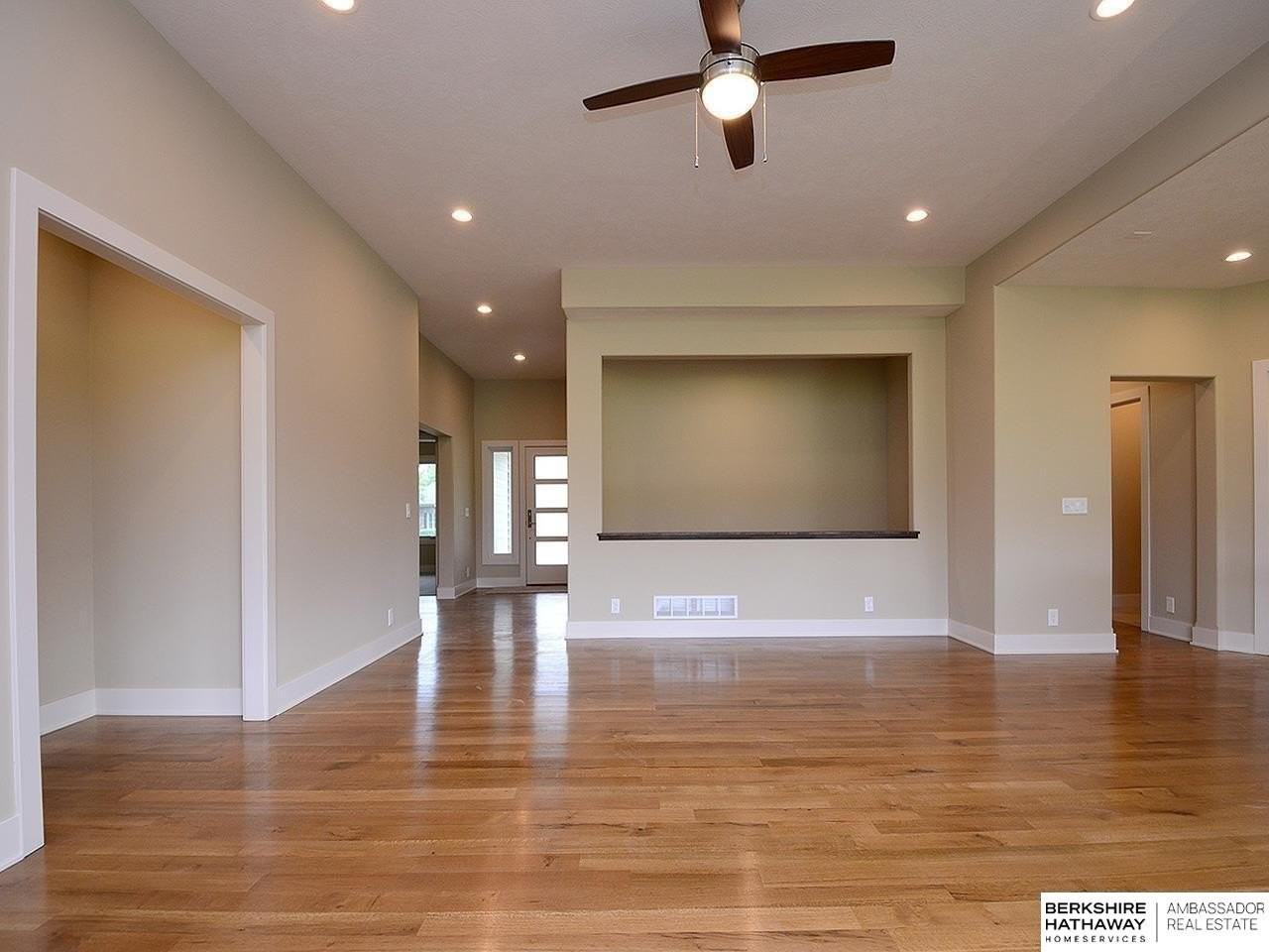 21129 Arbor Ct - Photo 2 of 24
