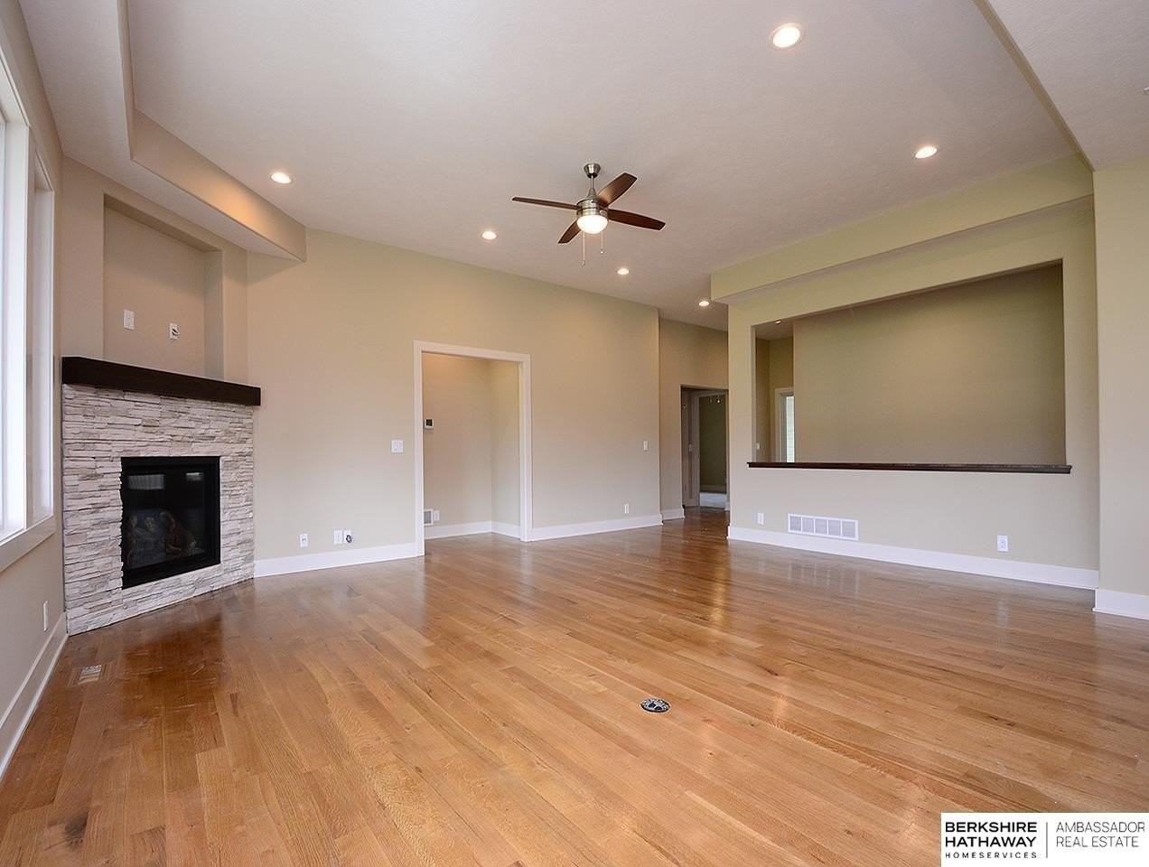21129 Arbor Ct - Photo 3 of 24