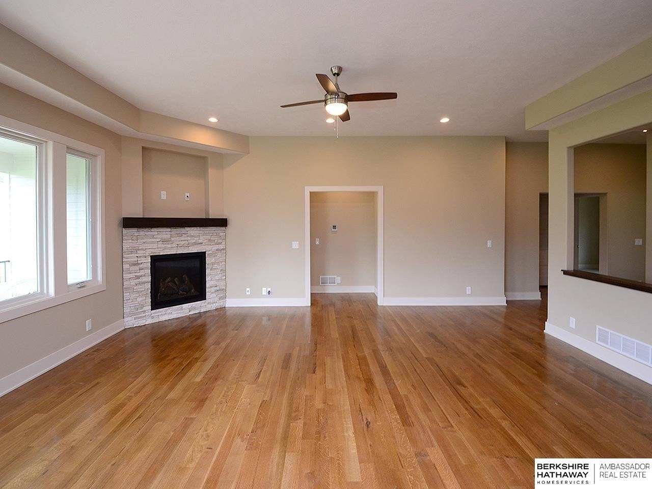 21129 Arbor Ct - Photo 4 of 24