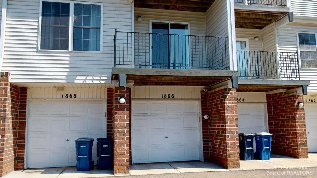 1866 Lindsay Ln - Photo 3 of 19