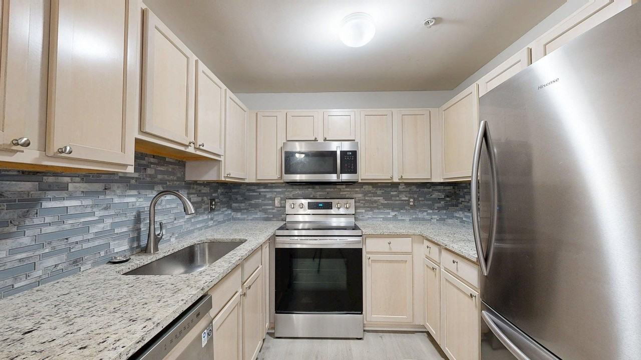 1866 Lindsay Ln - Photo 6 of 19