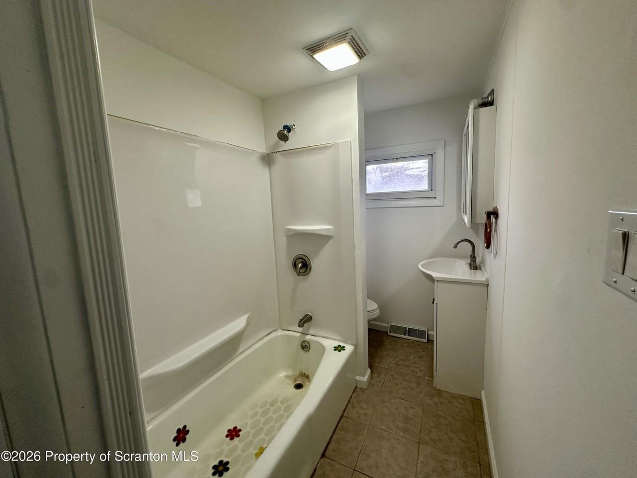 194 Nicholson St - Photo 7 of 12