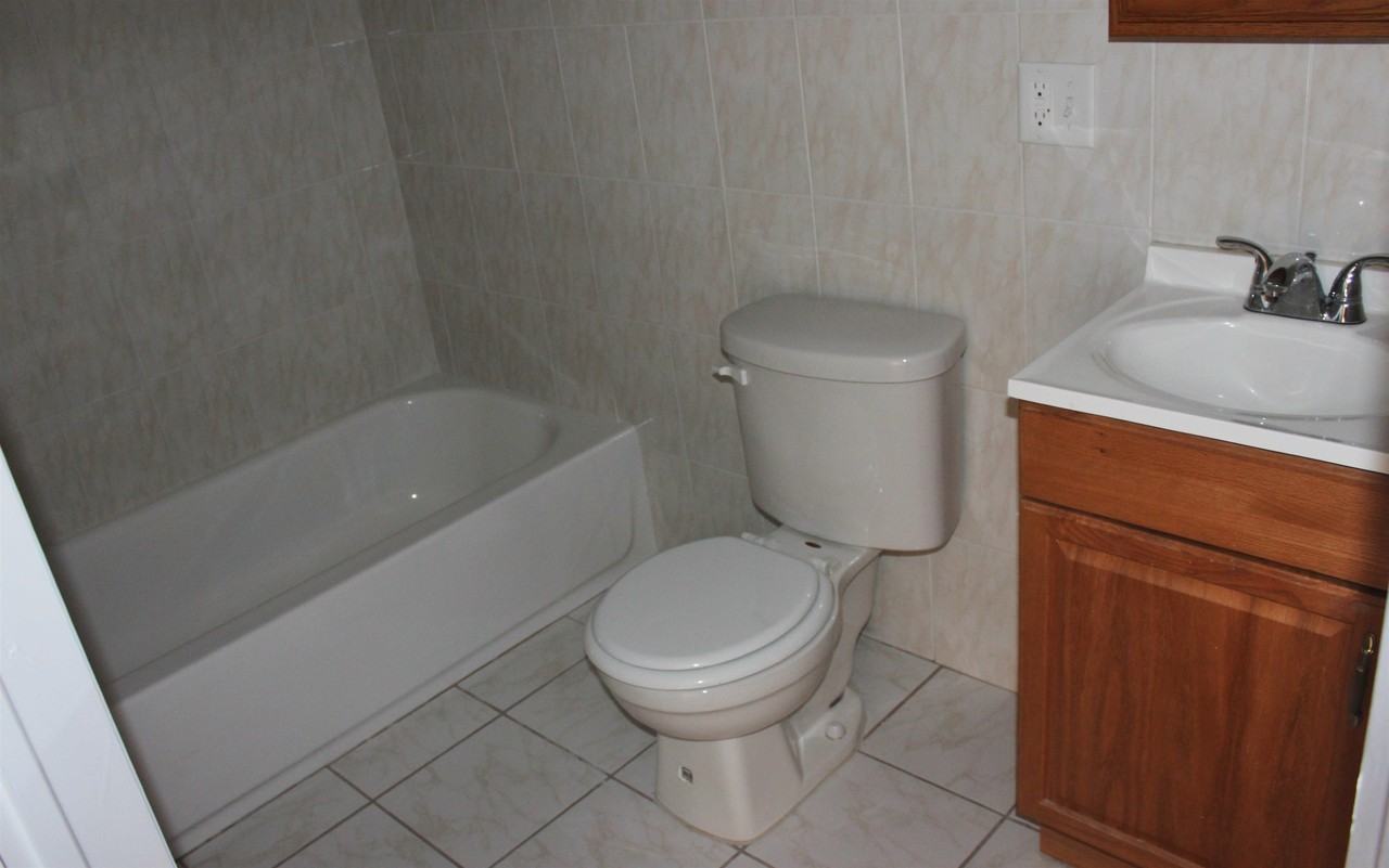 325 Baldwin Ave #11 - Photo 5 of 6