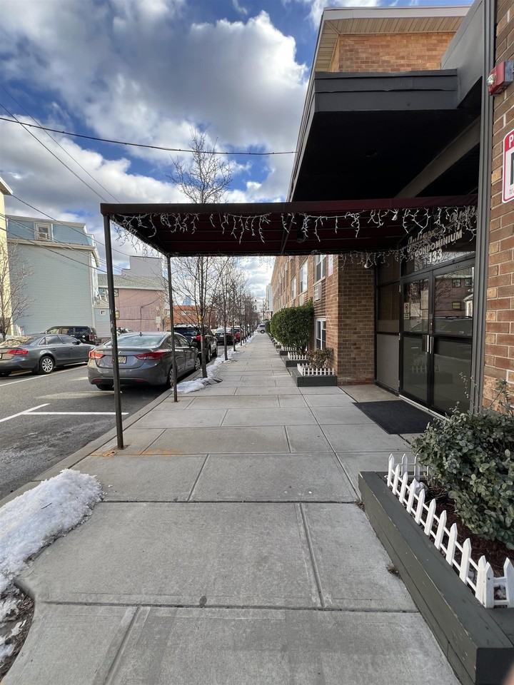 133 33rd St #3W - Photo 3 of 26