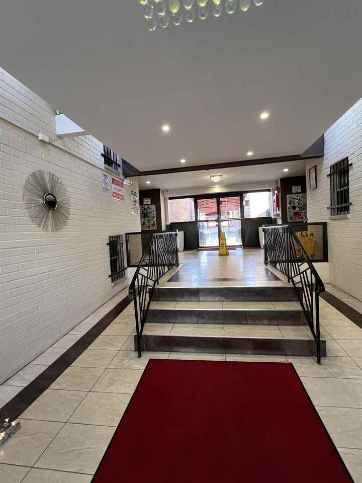 133 33rd St #3W - Photo 6 of 26