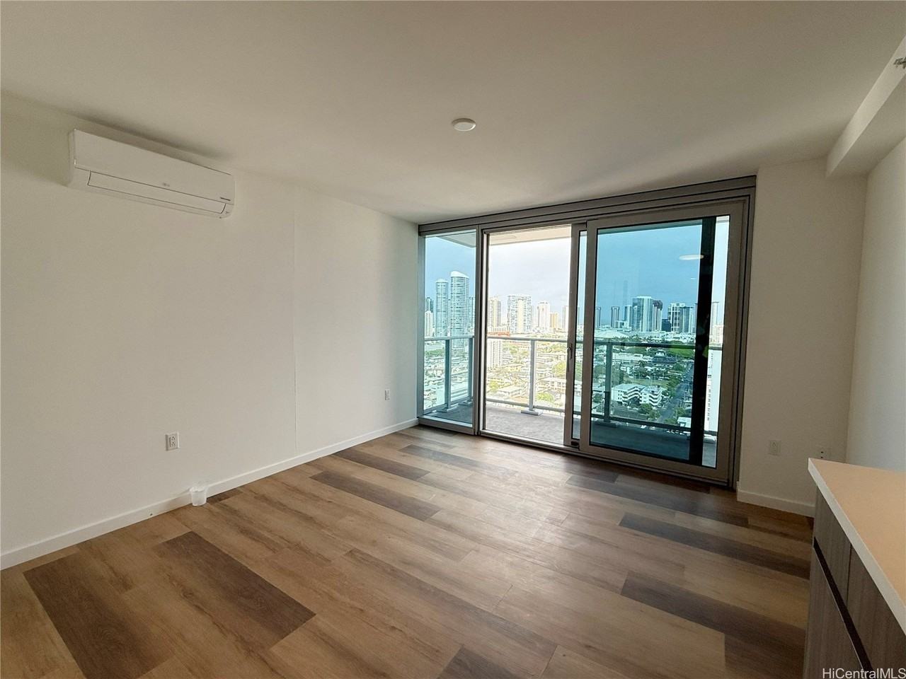 1515 Liona St Apt 2208l #2208L - Photo 4 of 20