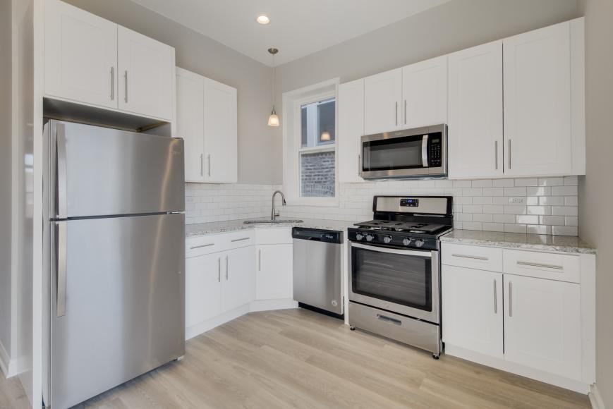 1536 N Talman Ave - Photo 3 of 10