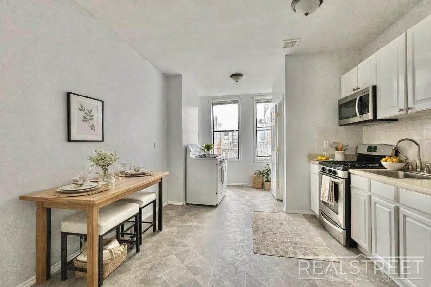 390 Woodbine St - Photo 2 of 6