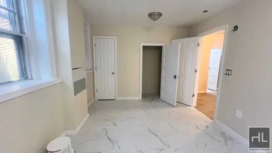 949 E 55th St - Photo 4 of 10