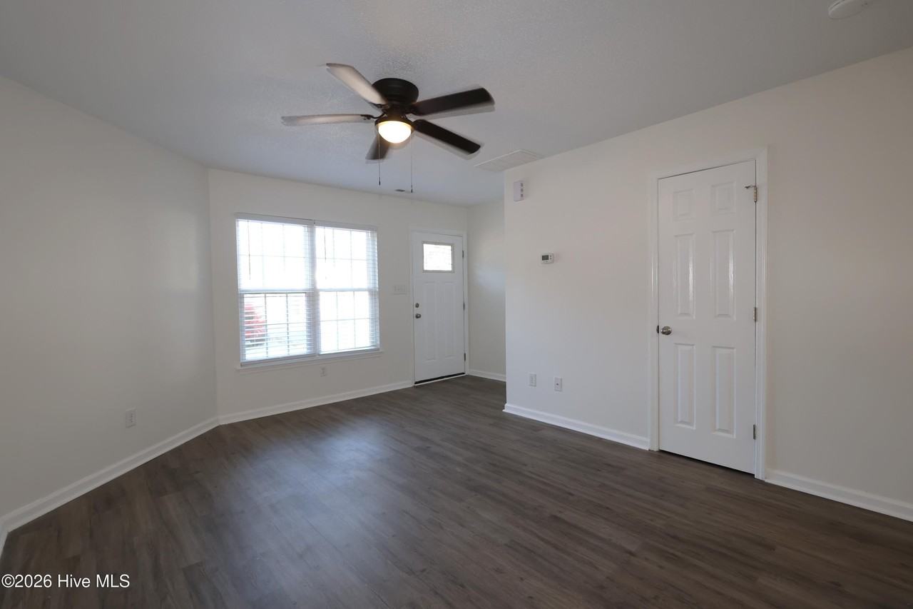 892 W Pueblo Dr - Photo 5 of 18