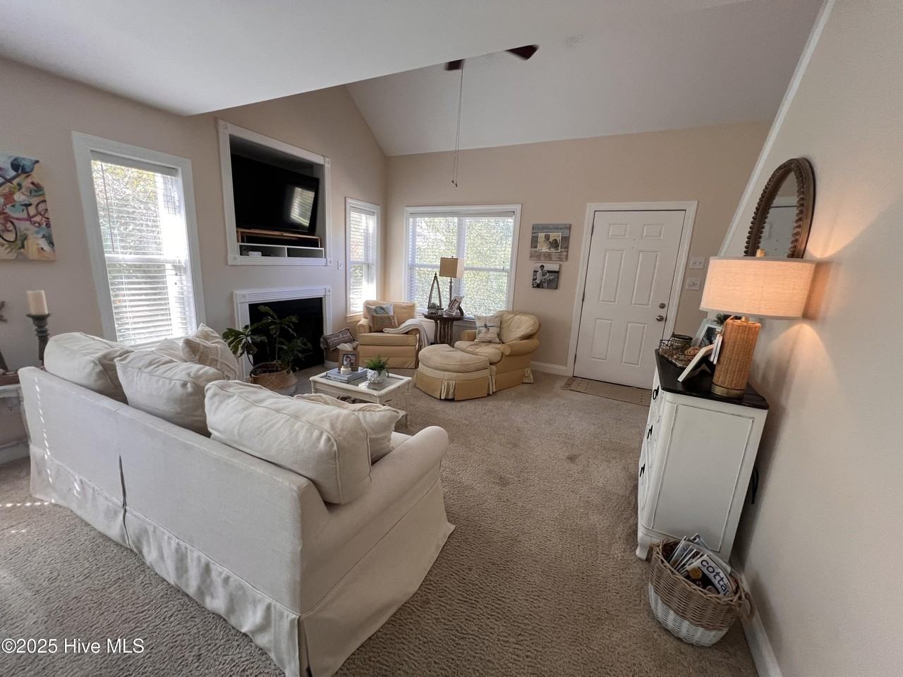 324 Live Oak St - Photo 2 of 13