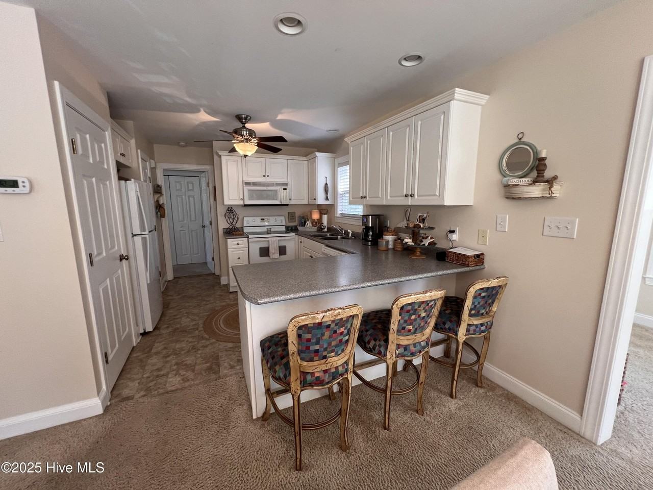 324 Live Oak St - Photo 4 of 13