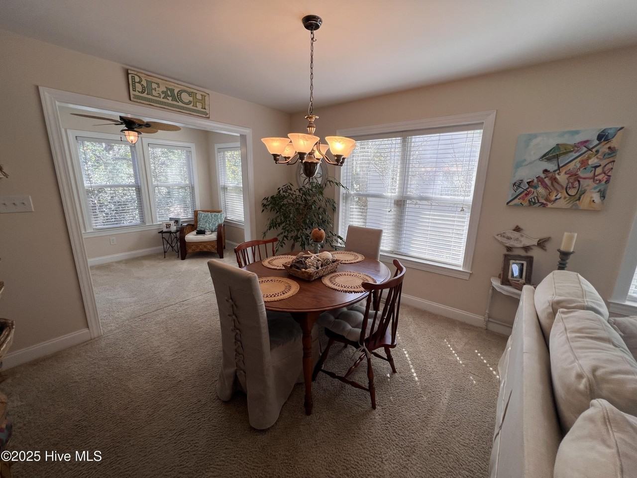 324 Live Oak St - Photo 5 of 13