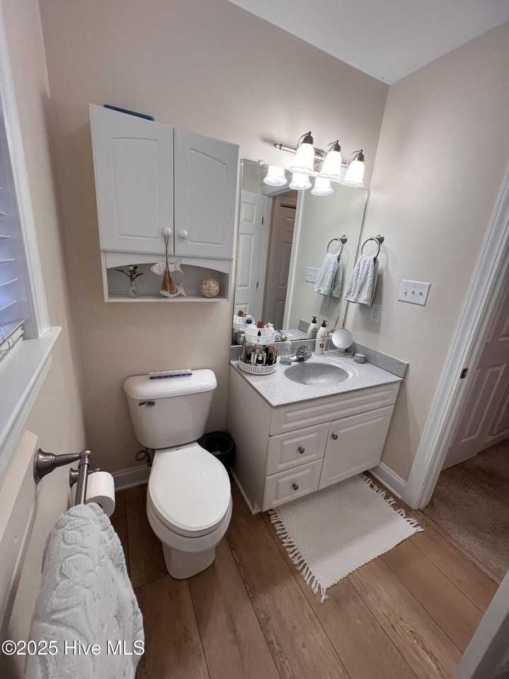 324 Live Oak St - Photo 7 of 13