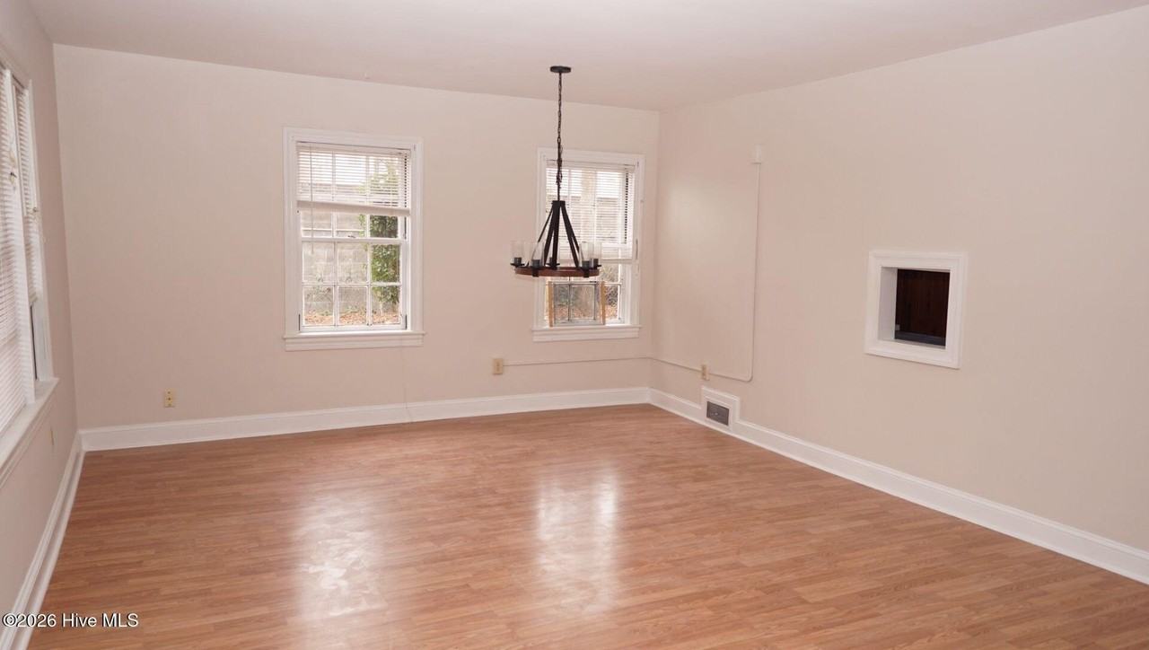 14 Tallman St - Photo 5 of 30