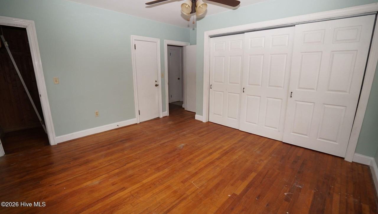 14 Tallman St - Photo 4 of 22