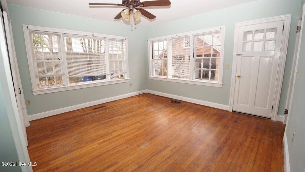 14 Tallman St - Photo 2 of 22