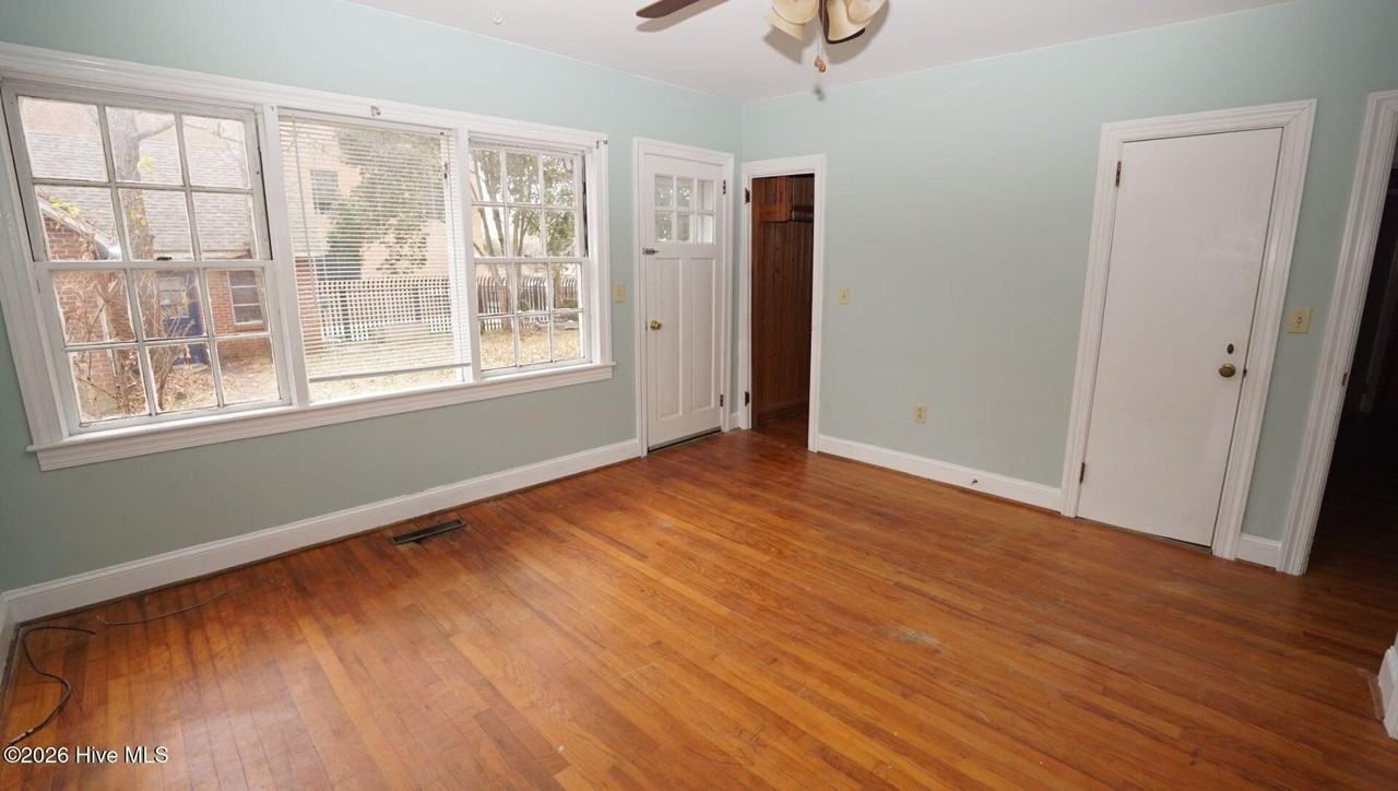 14 Tallman St - Photo 3 of 22