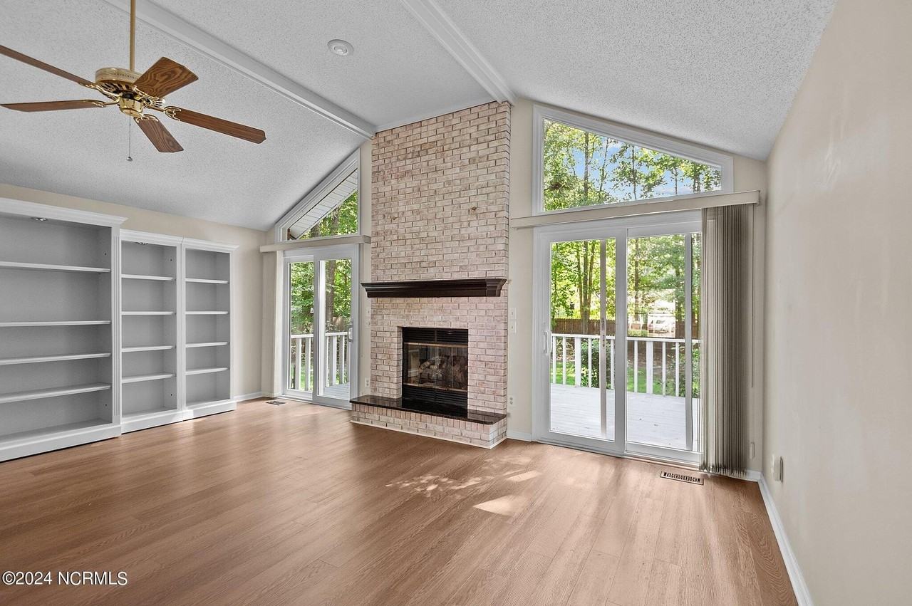 103 Knollwood Ct - Photo 7 of 50