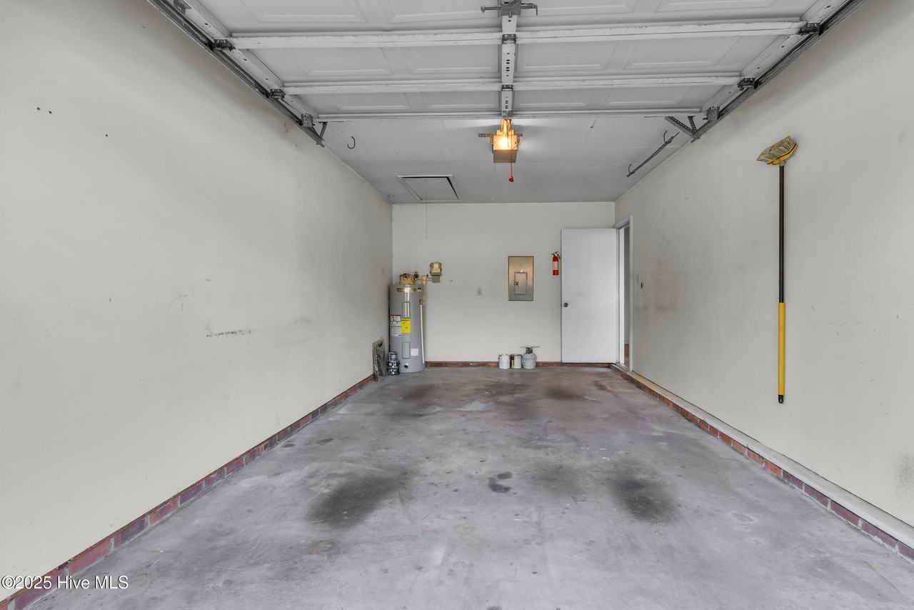 1615 Race Track Rd - Photo 3 of 27