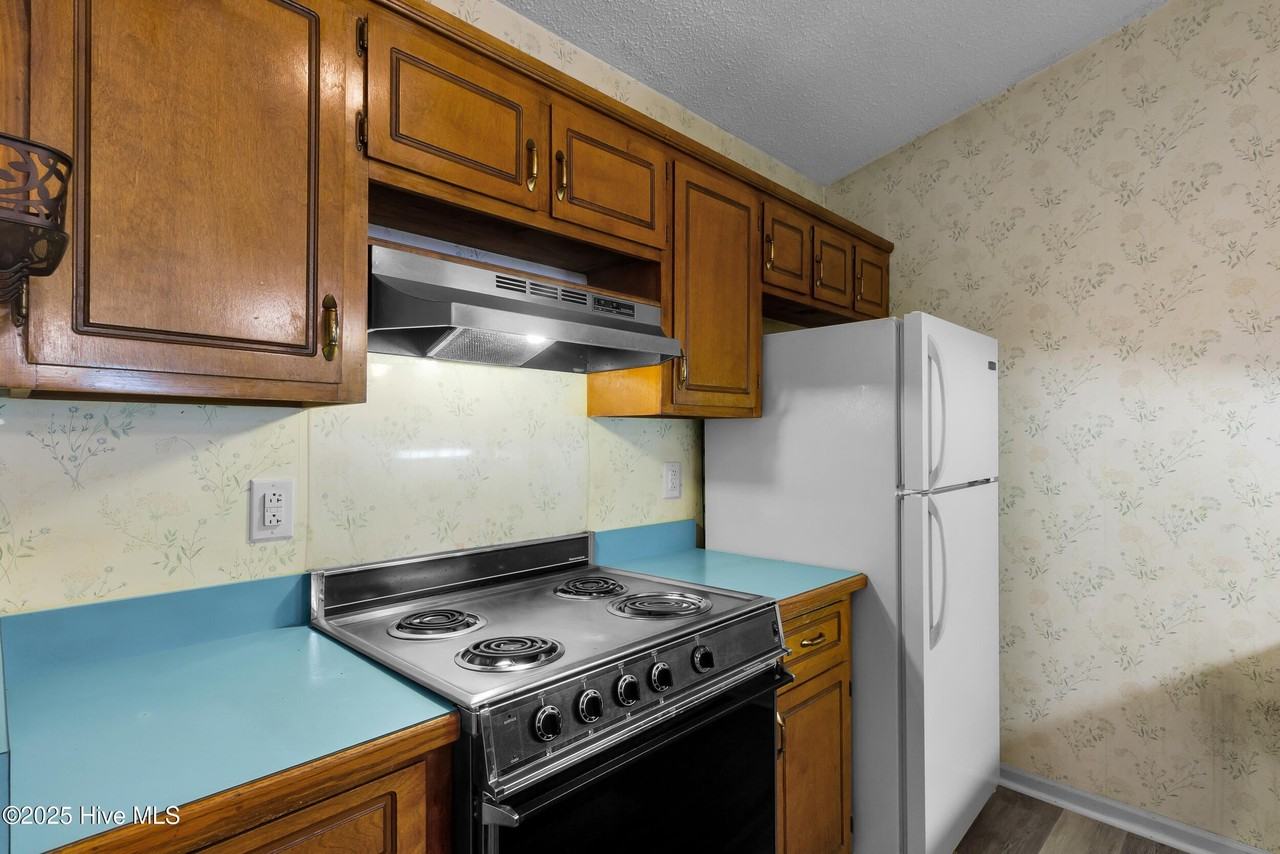 1615 Race Track Rd - Photo 6 of 27