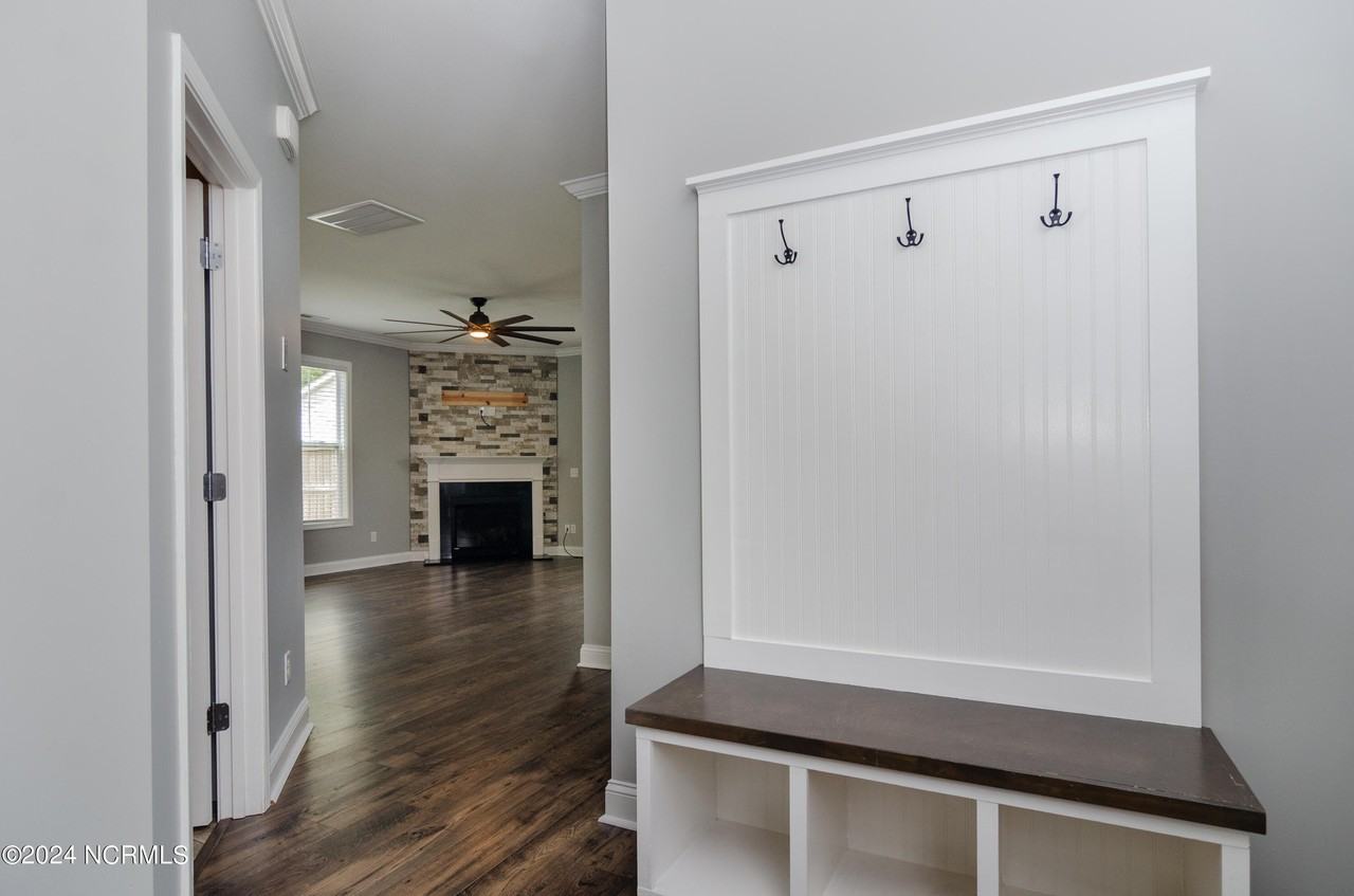 3019 N Rocklund Ct - Photo 2 of 37