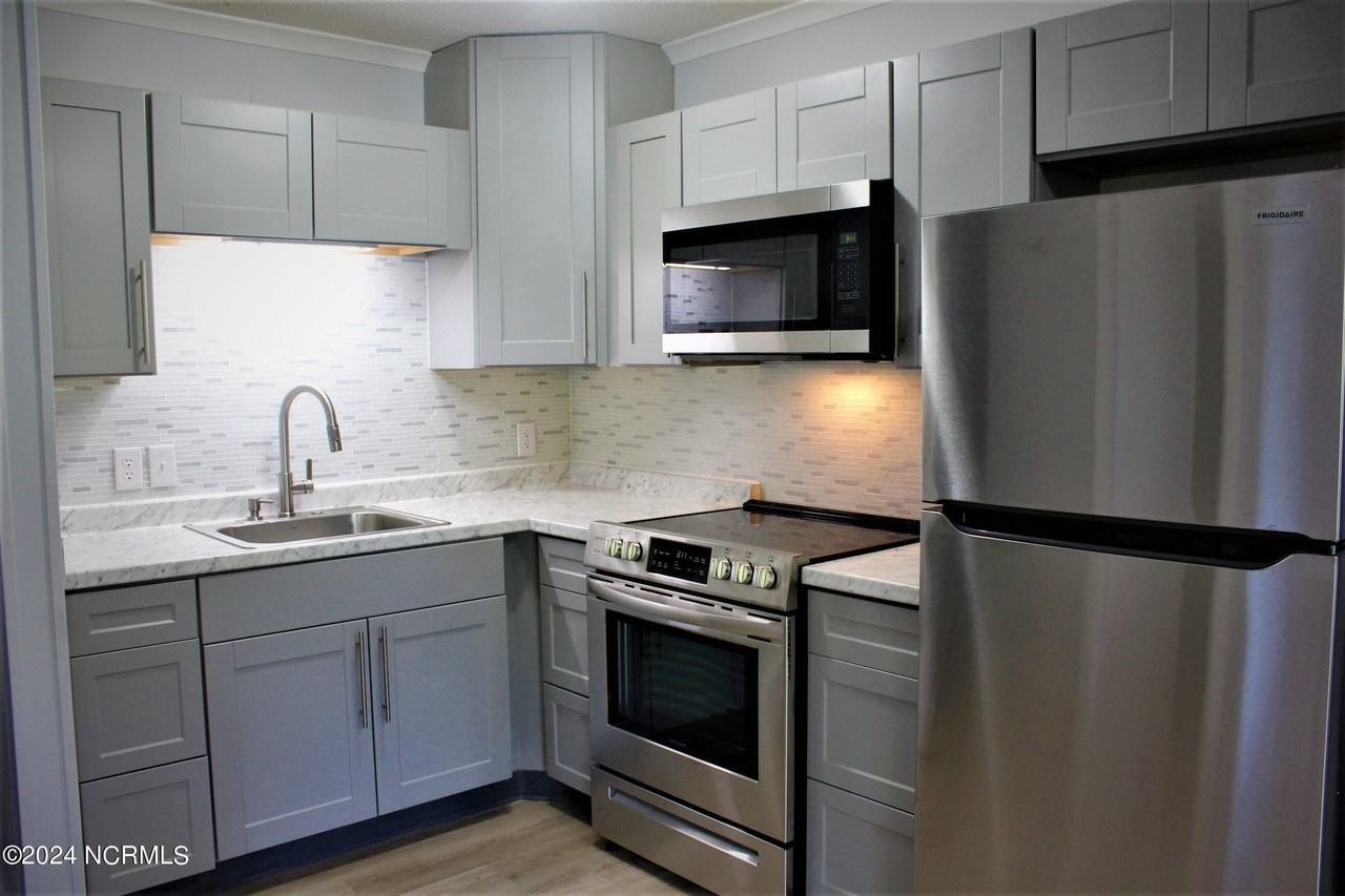 1330 N Howe St Apt 3 #3 - Photo 5 of 12