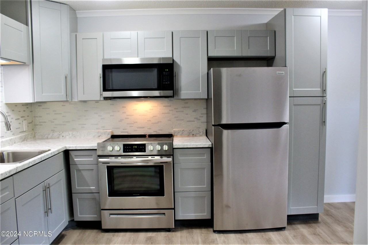 1330 N Howe St Apt 3 #3 - Photo 6 of 12