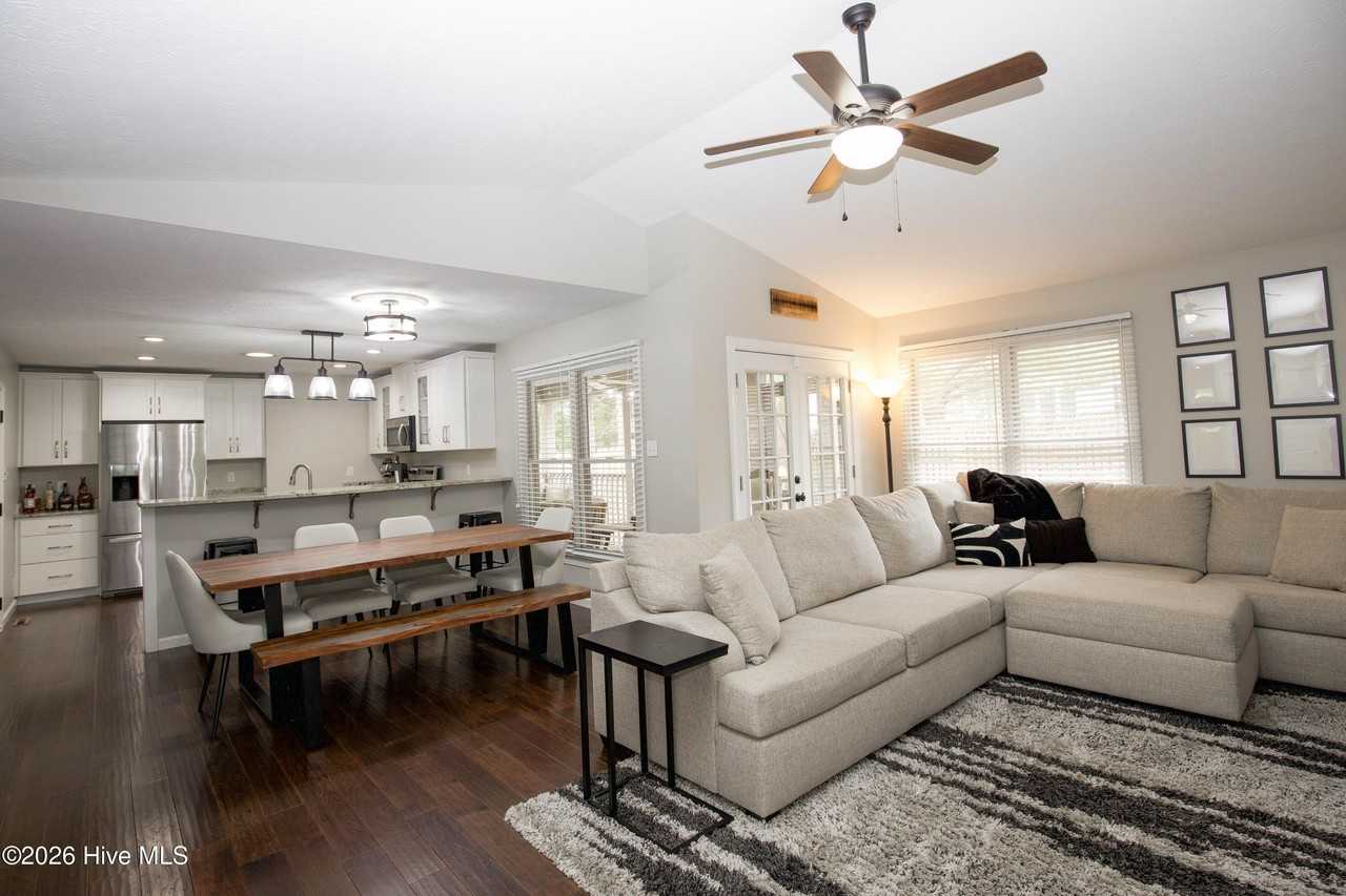 65 Sawmill Rd E - Photo 4 of 42