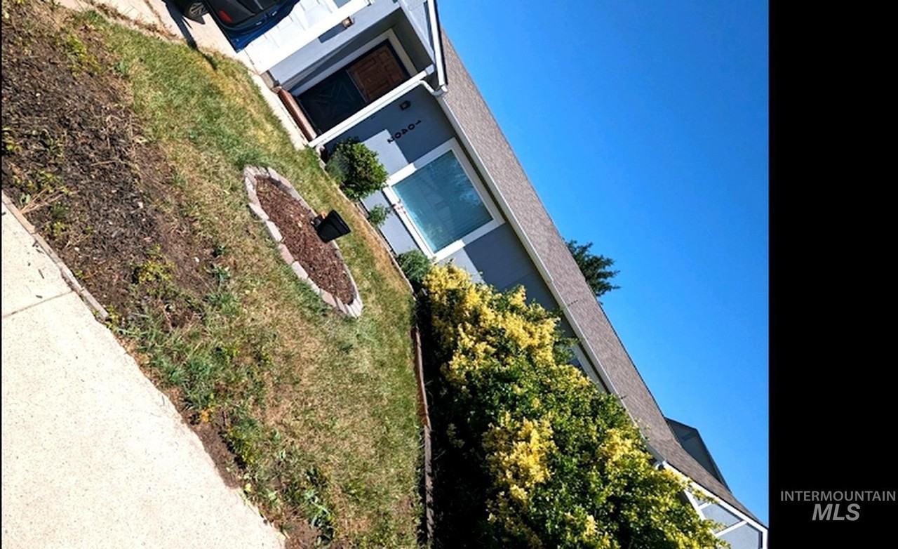 10402 W Cory St - Photo 4 of 17