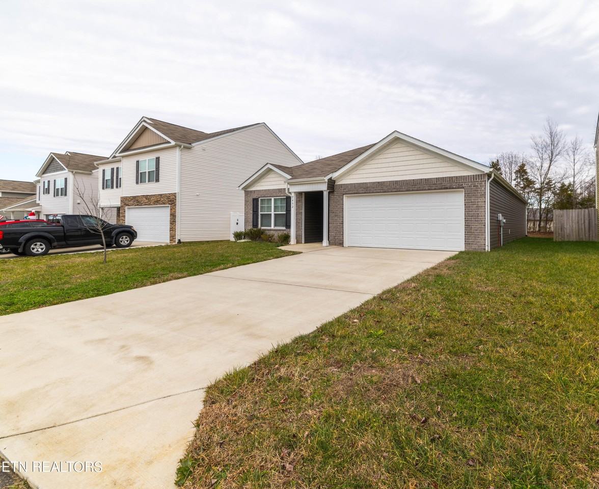 7452 Game Bird St - Photo 2 of 33