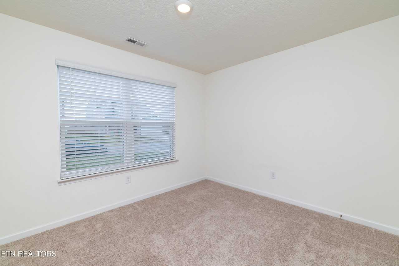 7452 Game Bird St - Photo 7 of 33