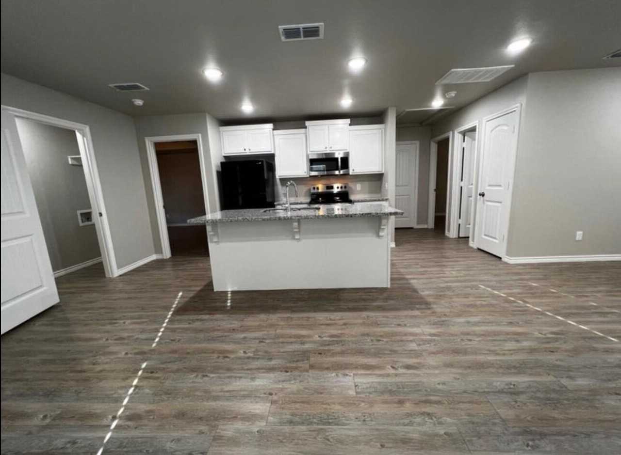 2632 Hickory Ave - Photo 4 of 6