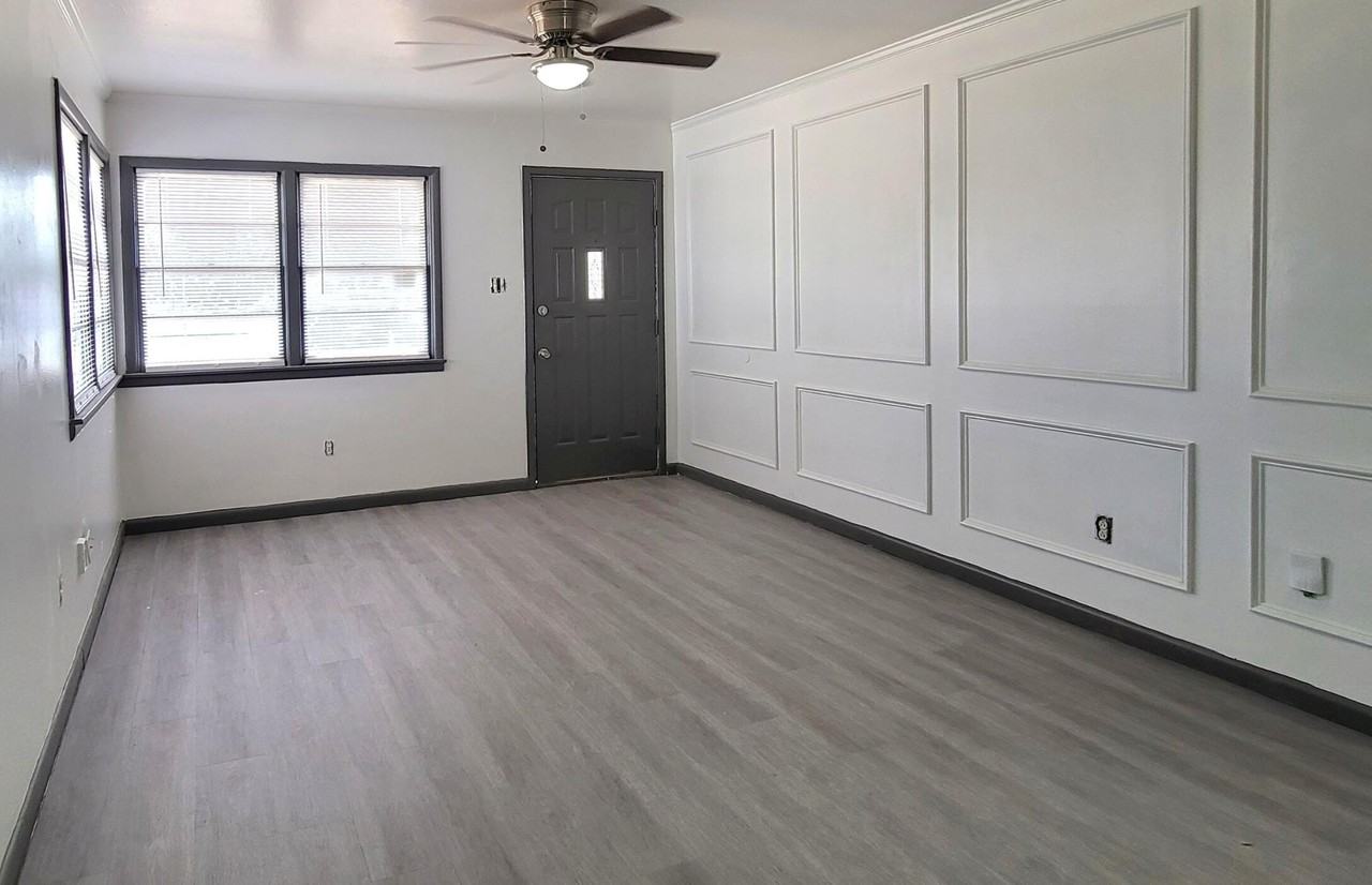 5512 Avenue G - Photo 5 of 17