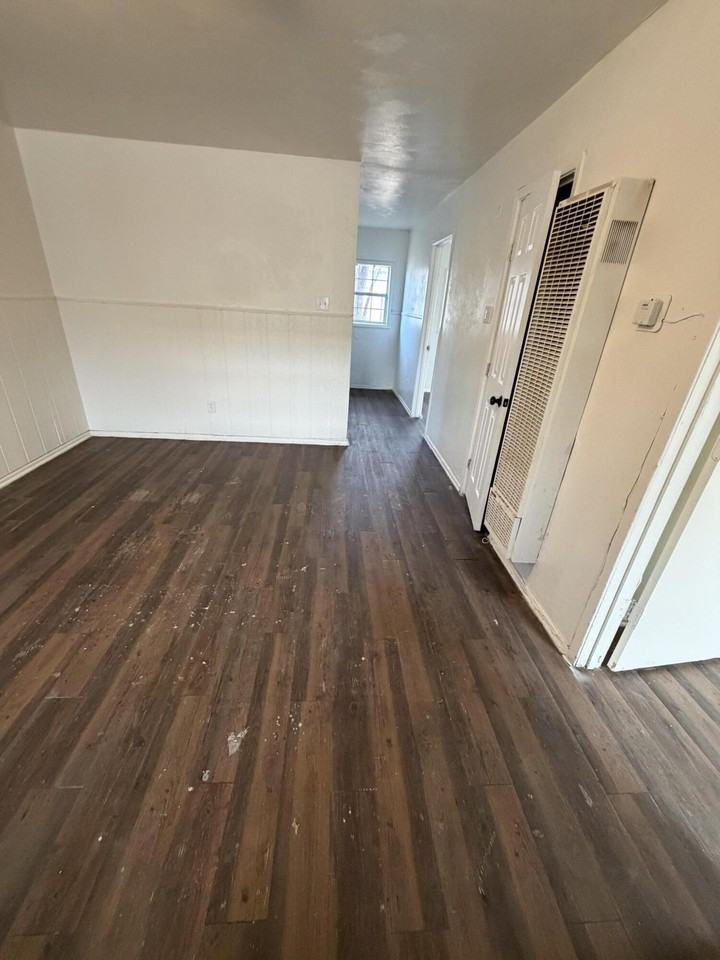 2715 E 2nd St - Photo 3 of 8