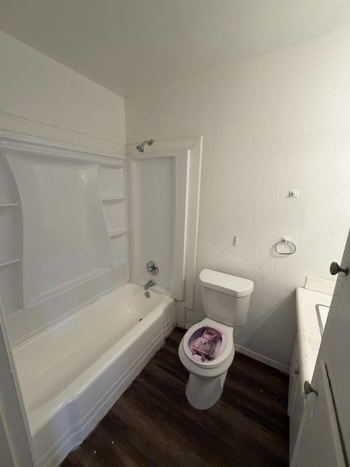 2715 E 2nd St - Photo 6 of 8