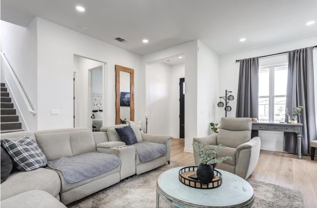 12016 Savannah Ave - Photo 3 of 27