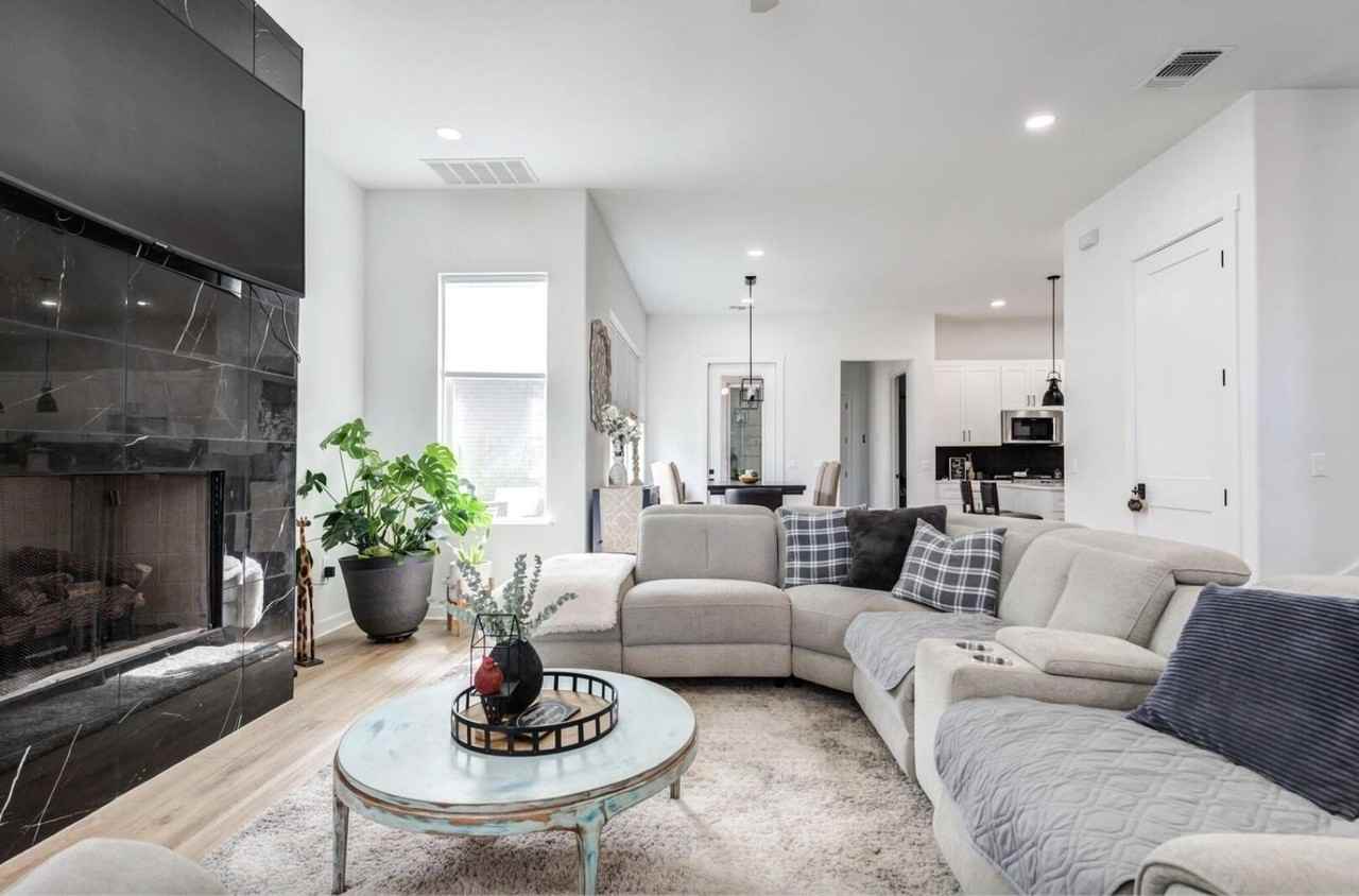 12016 Savannah Ave - Photo 4 of 27