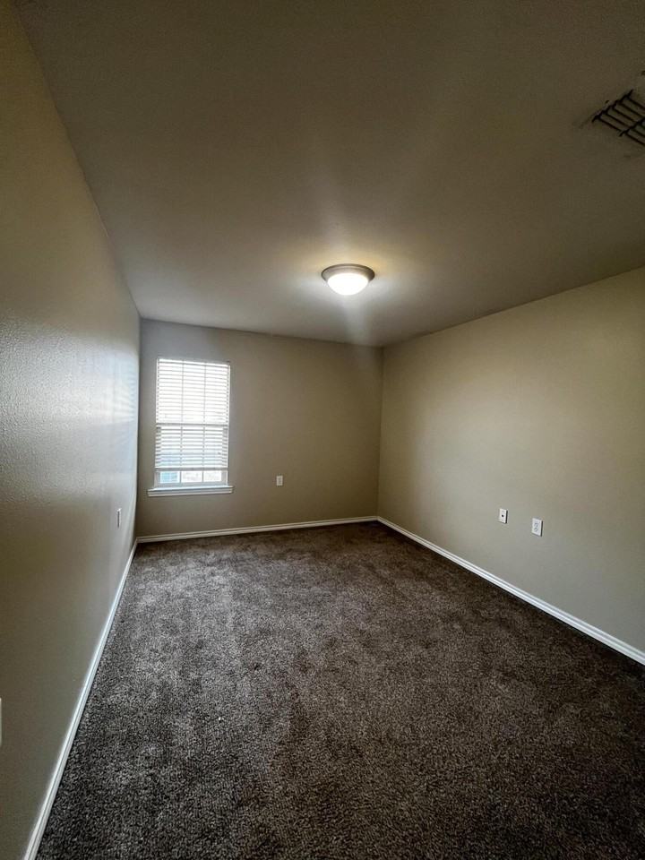 2317 99th St - Photo 4 of 11