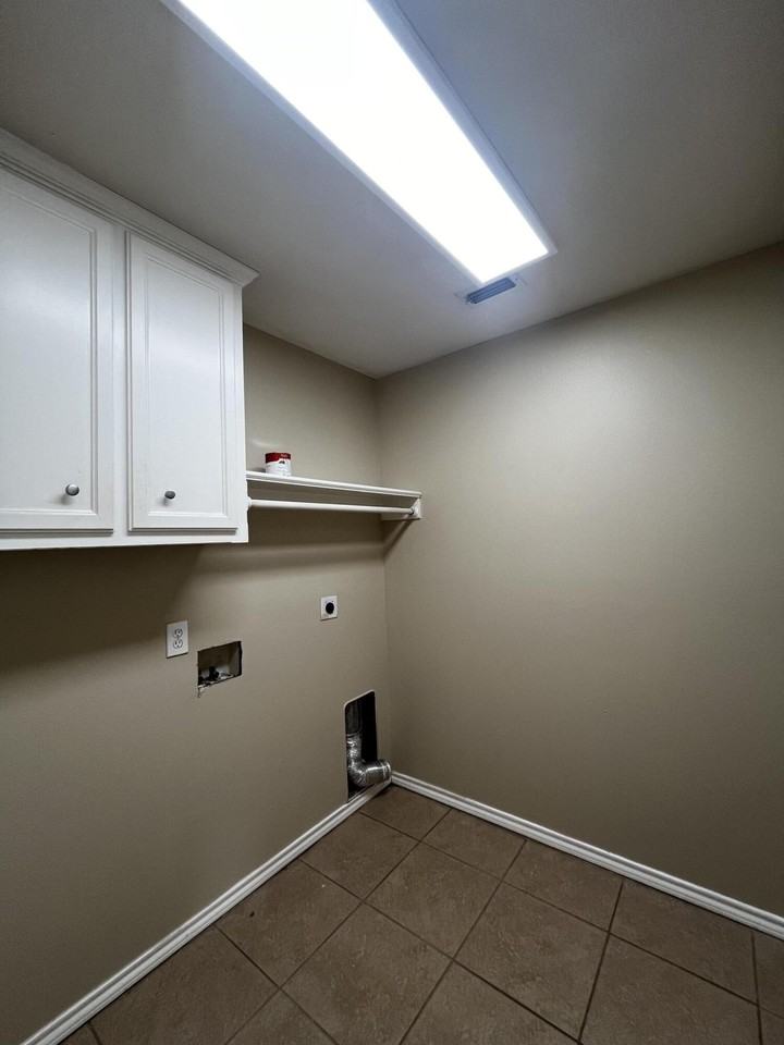 2317 99th St - Photo 5 of 11