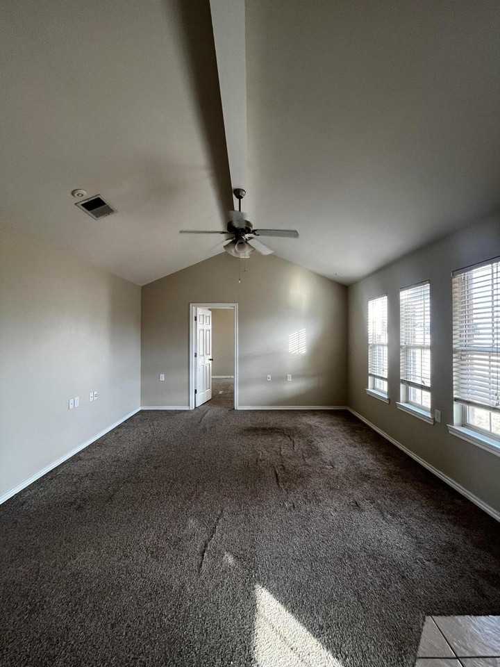 2317 99th St - Photo 6 of 11