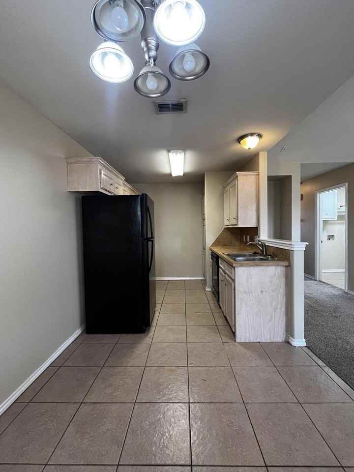 2317 99th St - Photo 7 of 11