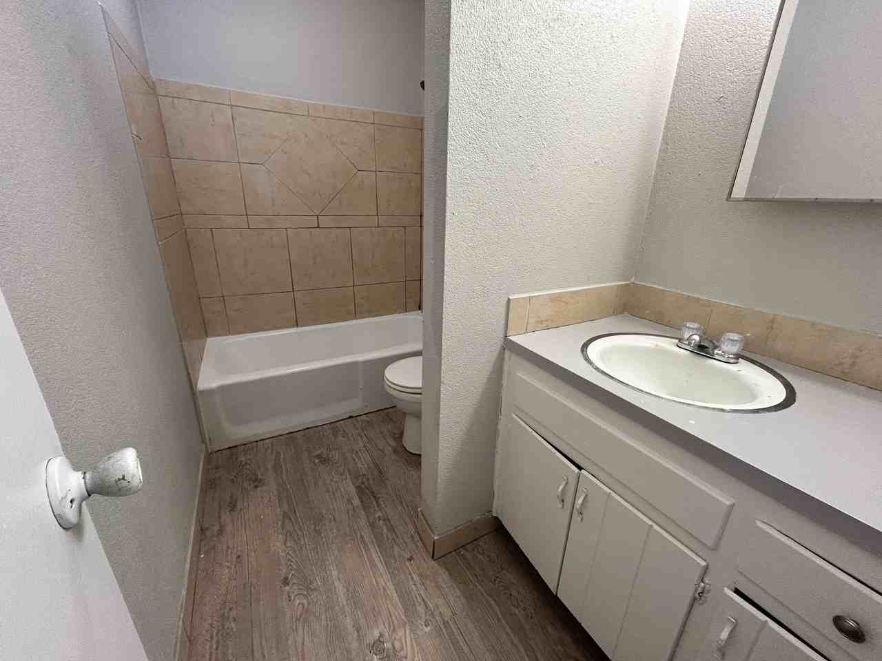 1613 69th St - Photo 4 of 8