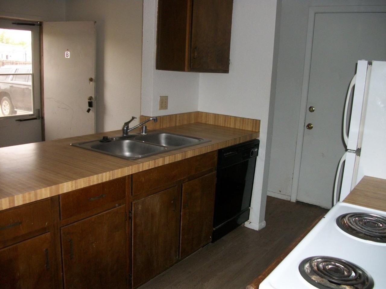 9108 Elgin Ave Apt B #B - Photo 4 of 6