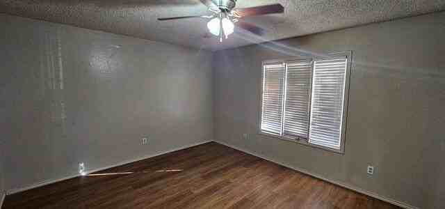 5508 70th St - Photo 6 of 12