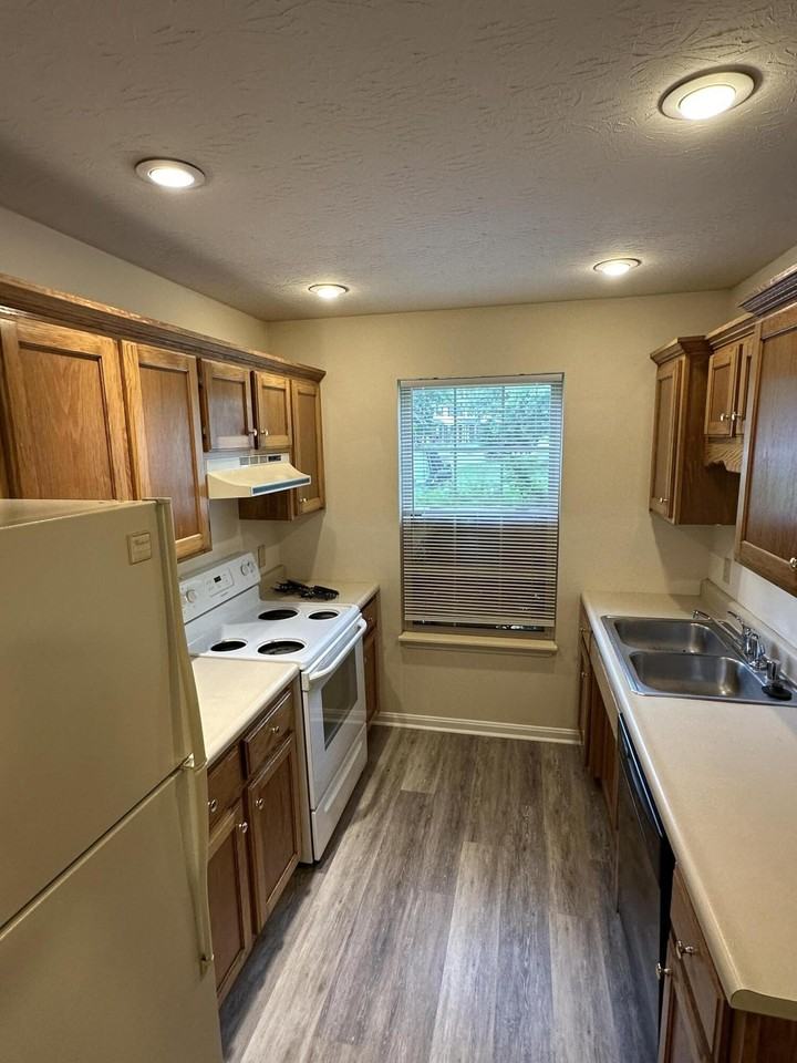 1017 Smither Dr - Photo 7 of 50