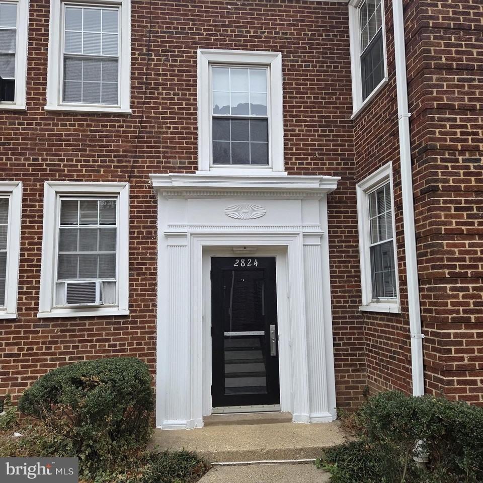 2824 31st St Se - Photo 3 of 14