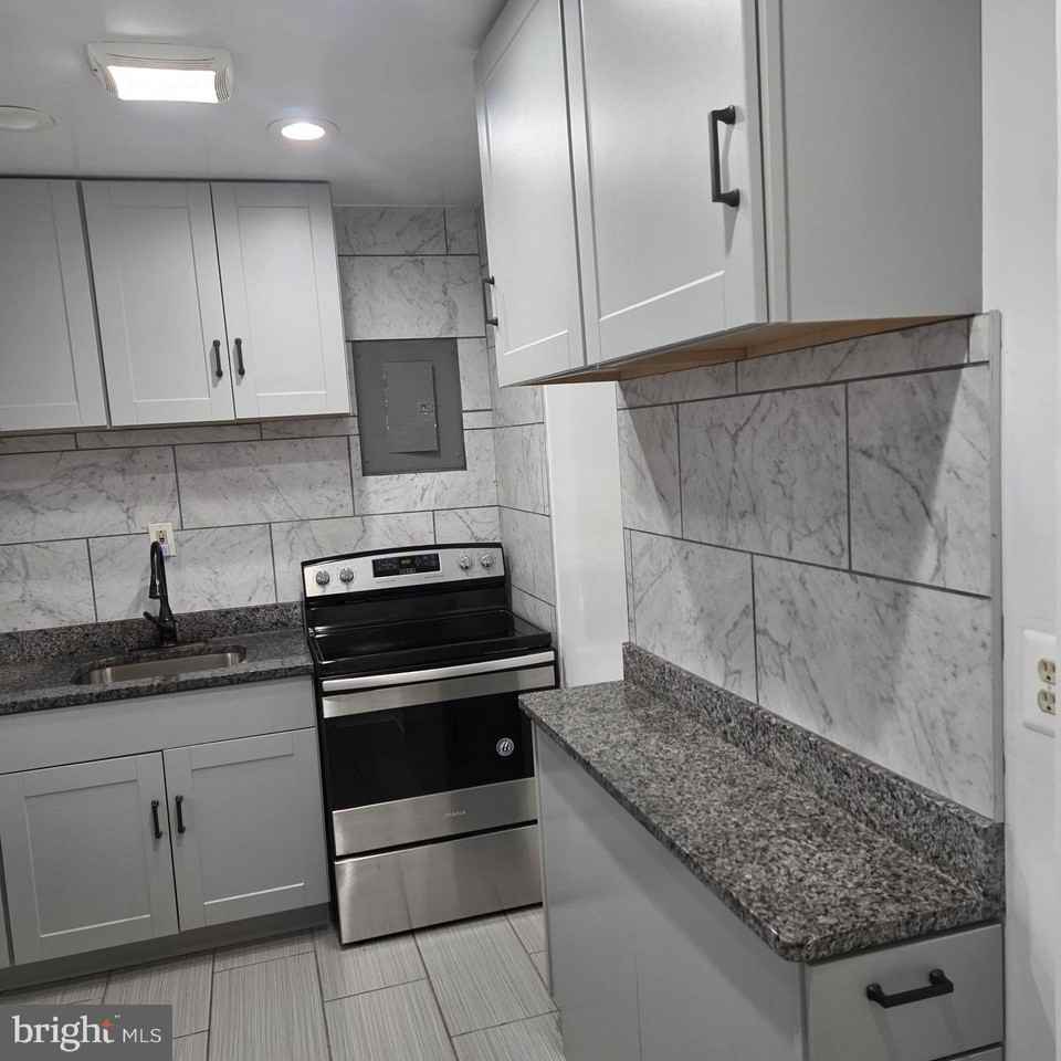 2824 31st St Se - Photo 7 of 14